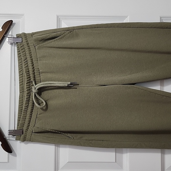 NWOT HEARTLOOM Edite olive high waisted joggers - Picture 4 of 10